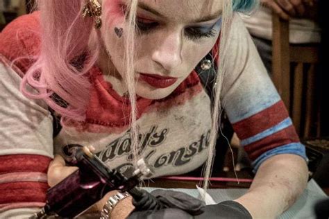 See The Suicide Squad Crew Get Tattooed By Will Smith And Margot Robbie