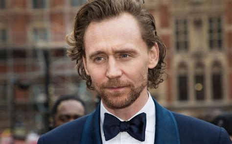 After his mysterious disappearing photo mystery, he has graced the cover of. ¿Quién es la novia de Tom Hiddleston?