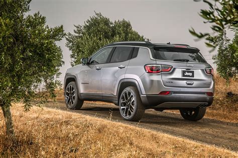 The jeep compass is a compact crossover suv introduced for the 2007 model year, and is now in its second generation. New Jeep Compass unveiled at LA Auto Show by CAR Magazine