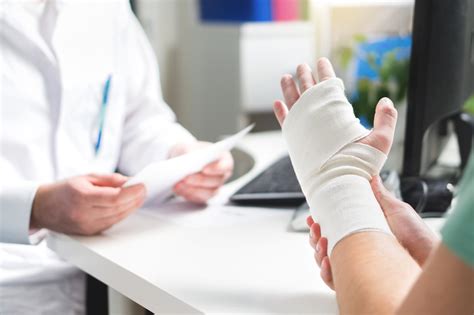 Fractured Wrist Symptoms And How Doctors Treat Them