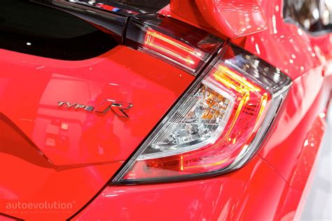 2018 Honda Civic Type R Makes Production Debut In Geneva Packs 320 Hp