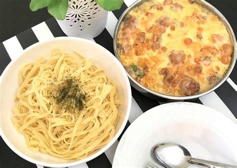 Letakkan 1 sudu besar inti carbonara, tekapkan roti tersebut dan guna cawan untuk potong kasi jadi bulat dan melekat. Panduan membuat Fettuccine with baked carbonara meatball ...