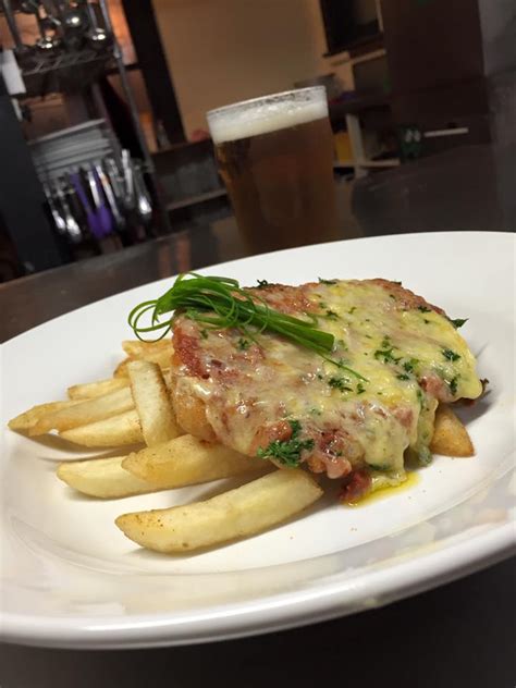 Standing on the banks of the derwent hospital since 1815, the bush inn remains the oldest continually licensed hotel in all of australia. BUSH INN HOTEL DELORAINE - HEADS UP FOOD GUIDE