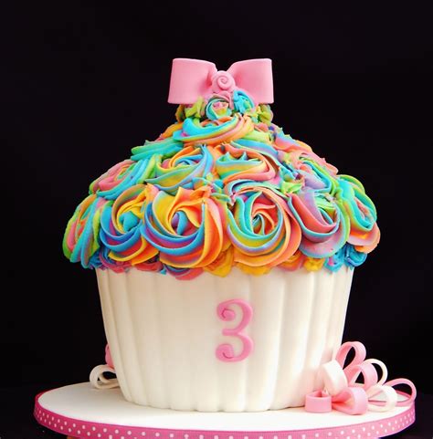 Photos Luxury Giant Cupcake Birthday Cake