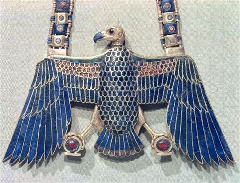 Necklace With Vulture Pendant From The Tomb Of Tutankhamun C1370 52
