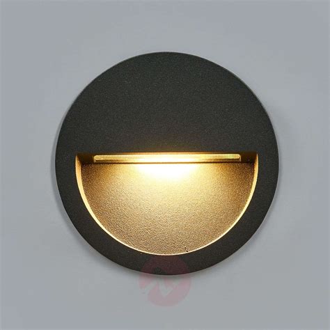 Available with cover hoods, louvers and glass lenses to direct the light source. Round LED recessed wall light Loya | Lights.ie