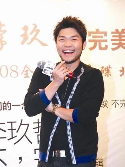 Singer/songwriter/member of aziatix, machi, firemakers. 李玖哲 - 搜狗百科