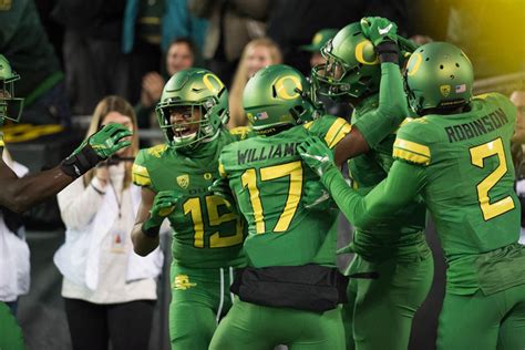 Photos The Oregon Ducks Blow Out The Oregon State Beavers 69 10 In The 121st Civil War