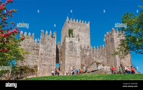 Guimaraes Braga District Portugal Castelo De Guimaraes Or Guimaraes