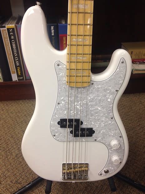 Pickguard Precision Bass White Pearl Moto