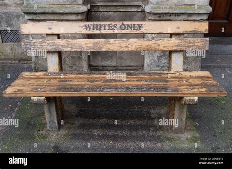 For Whites Only Bench Fotos Und Bildmaterial In Hoher Aufl Sung Alamy