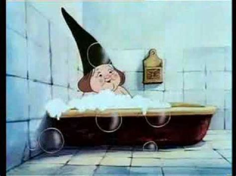 ^ حكيم الاقزام (23 أبريل 2011). ‫كارتون حكيم الاقزام الحلقة الحادية عشر ..11‬‎ - YouTube