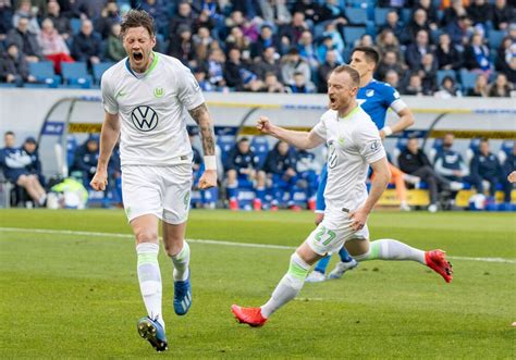 Weghorst riep in december via instagram op om mensen zelf onderzoek te laten doen naar corona en sprak over 'coronahysterie'. Dank Weghorst: Wolfsburg ringt Hoffenheim mit 3:2 nieder ...