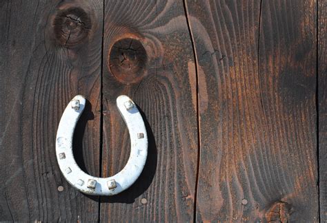 Comment Aimanter Un Morceau De Fer - Instructions: comment accrocher un fer à cheval au-dessus de la porte