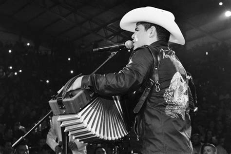 Features all alfredo olivas song lyrics and alfredo olivas discography, as well as band biography and user reviews. Alfredo Olivas se posiciona con el tema "El Día de los ...