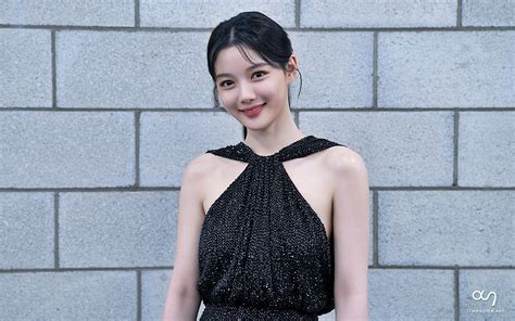 Penampilan Terbuka Kim Yoo Jung Hempas Imej Aktris Cilik Jadi Perbincangan