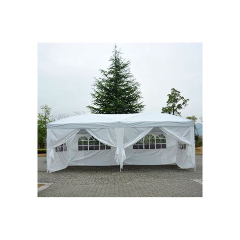 Très souvent en toile blanche, ou de couleur claire. Tente de jardin CHIC SUMMER Blanche