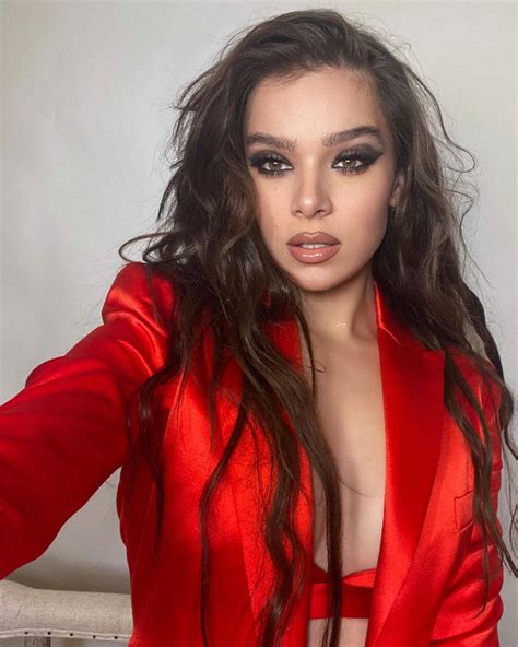 Dc Comics And Arrowverse Hailee Steinfeld Insta Stories 2021