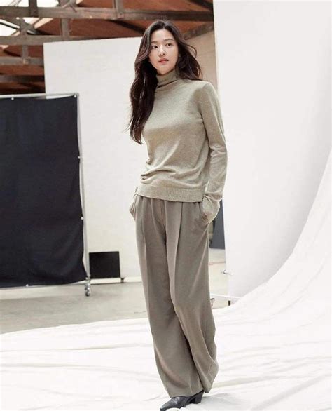 She's received many awards from her fans and korean drama lovers. Jun Ji-hyun's husband officially took over the family business and his net worth of nearly 10 ...