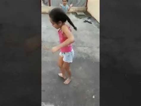 Crianca Dancando Funk As crianças no funk 04 2017 YouTube Смотрите