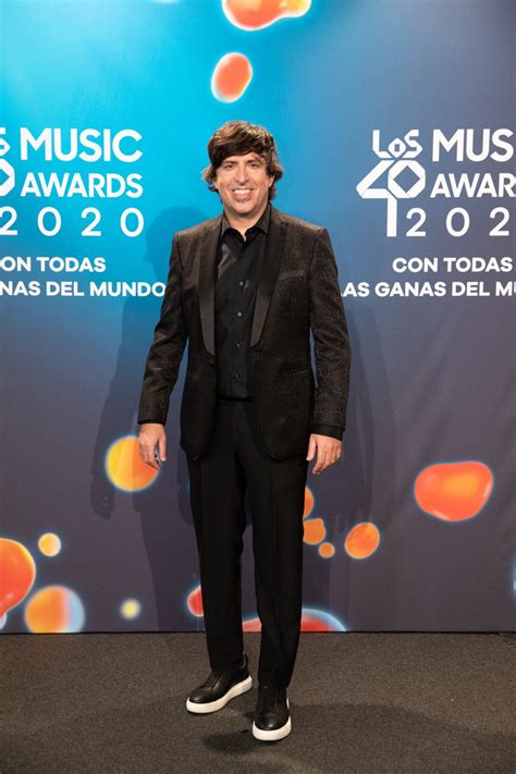 La Elegancia Del Negro Se Impuso En La Alfombra De Los40 Music Awards