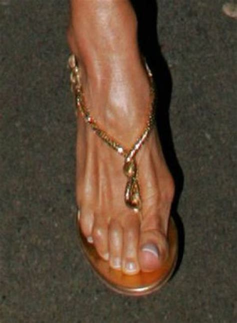 Famous Women With Ugly Feet 21 Pics