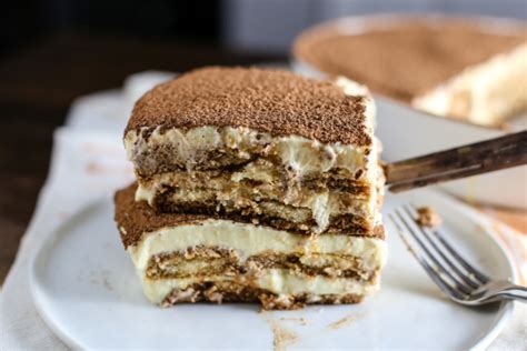 Turn your favorite italian restaurant treat into a spectacular cake, starting with a cake mix and coffee. Tiramisu - Olive Garden | Recipe in 2020 | Olive garden ...