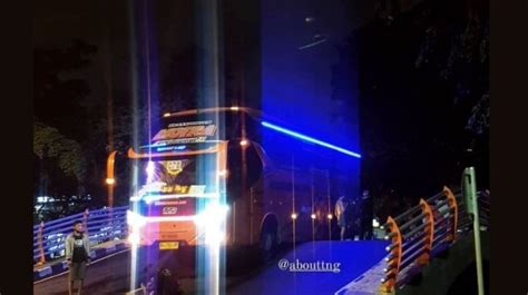 Viral Bus Tersangkut Saat Hendak Turun Dari Jembatan Kok Bisa