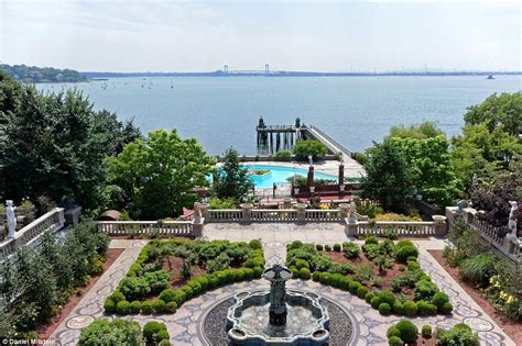A Long Island Estate Straight Out Of The Great Gatsby Has Hit The