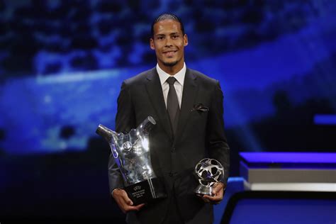Virgil van dijk signs new liverpool contract until summer 2025. Defenders Virgil Van Dijk, Lucy Bronze win UEFA's player ...