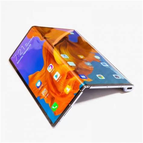 Huaweis Folding Phone Takes The Foldable Fight Up A Notch Pickr