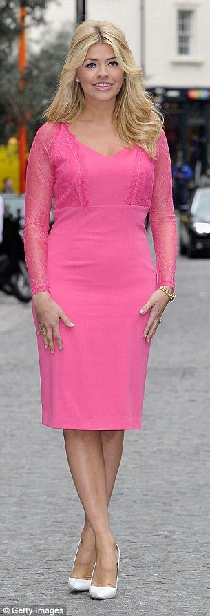 Holly Willoughby Shocks Fans With Her Slender Frame Daily Mail Online