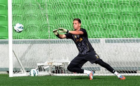 Liverpool are going to recall goalkeeper danny ward from his loan spell at aberdeen, according to reports. Liverpool goalkeeper Danny Ward joins Aberdeen on season ...