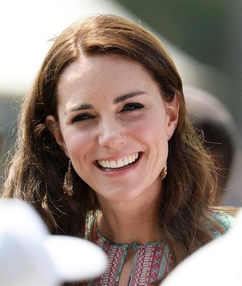Kate Middleton Wore Cheap Gold Earrings in Mumbai on Her ...