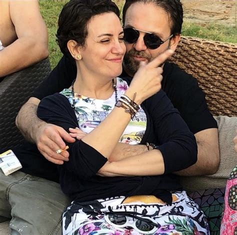 ريهام عبد الغفور ولقطة رومانسية مع زوجها صورة مجلة الجرس