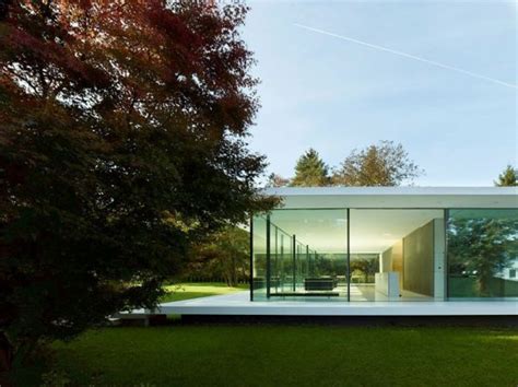Completed in 2011, this single story contemporary home is located in biberach an der riss, a town in the south of germany. Modernes Einfamilienhaus von den Werner Sobek Architekten ...