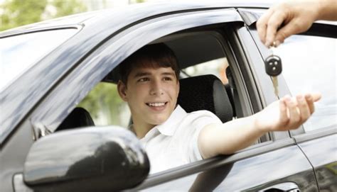 Teens And Distracted Driving How Parents Can Teach Them To Drive Safely