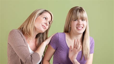 13 Classic Mommy Moves That Send Teens Shrieking In Total Embarrassment