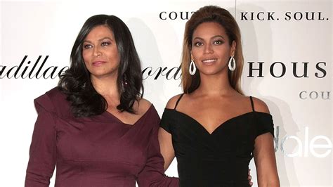 Pregnant Beyonc And Mom Tina Knowles Put Their Middle Fingers Up Post