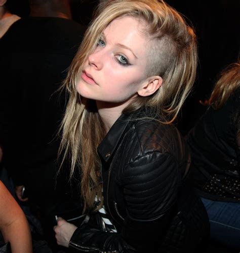 Avril Lavigne Shows Off New Shaved Hair Style Photo Huffpost