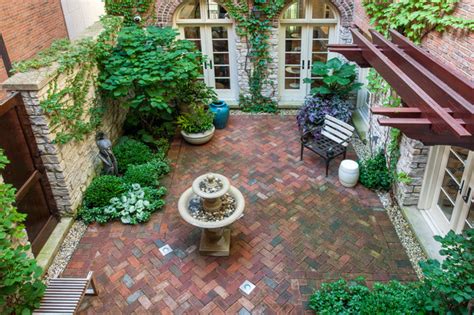 A French Courtyard Traditional Garden Chicago By Mariani