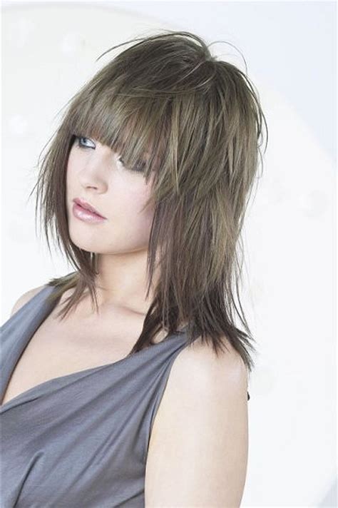 Having this type of length gives you enough hair to work on but not too much of a strain to maintain, perfect for her. Delightful Medium Length Hairstyles For Teenagers - Elle Hairstyles