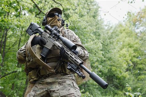 Medicine doctor with stethoscope in hand and patients come. Green Berets sniper | High-Quality People Images ...