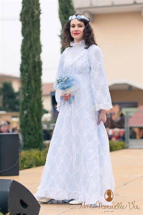 Acquista vestiti e abiti da donna online delle marche più trendy, disponibili in una varietà di stili. 1970 abito Vintage da sposa azzurro | Abiti, Abiti vintage ...