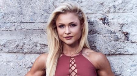 Thiel hatte während ihrer jugend übergewicht. Sophia Thiel Height, Weight, Age, Family, Facts, Education, Biography