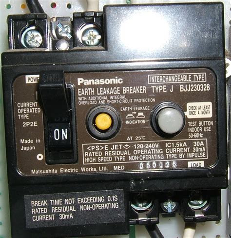يستخدم للحماية من زيادة الحمل ومن القصر. Earth leakage circuit breaker - Wikiwand