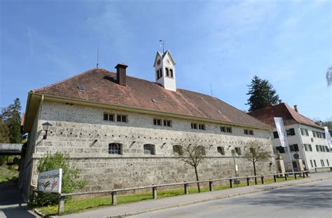 Österreicher decken sich vor dem neuen lockdown ein. Trauer im Gestüt Marbach: Hengst Laurel überlebt das ...