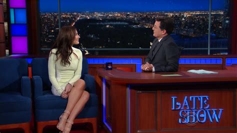Голая Лаура Бенанти в The Late Show With Stephen Colbert