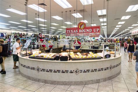 Buc Ees Has A Cult Following Photos Review Business Insider