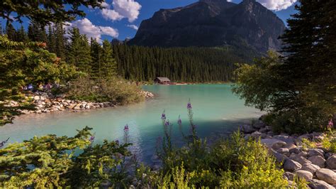 Картинки природа озеро горы леса туристы канада обои 1920x1080